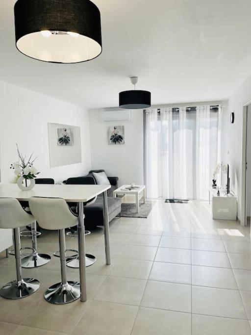 Maison 4 Personnes Avec Jacuzzi มาริญญาน ภายนอก รูปภาพ